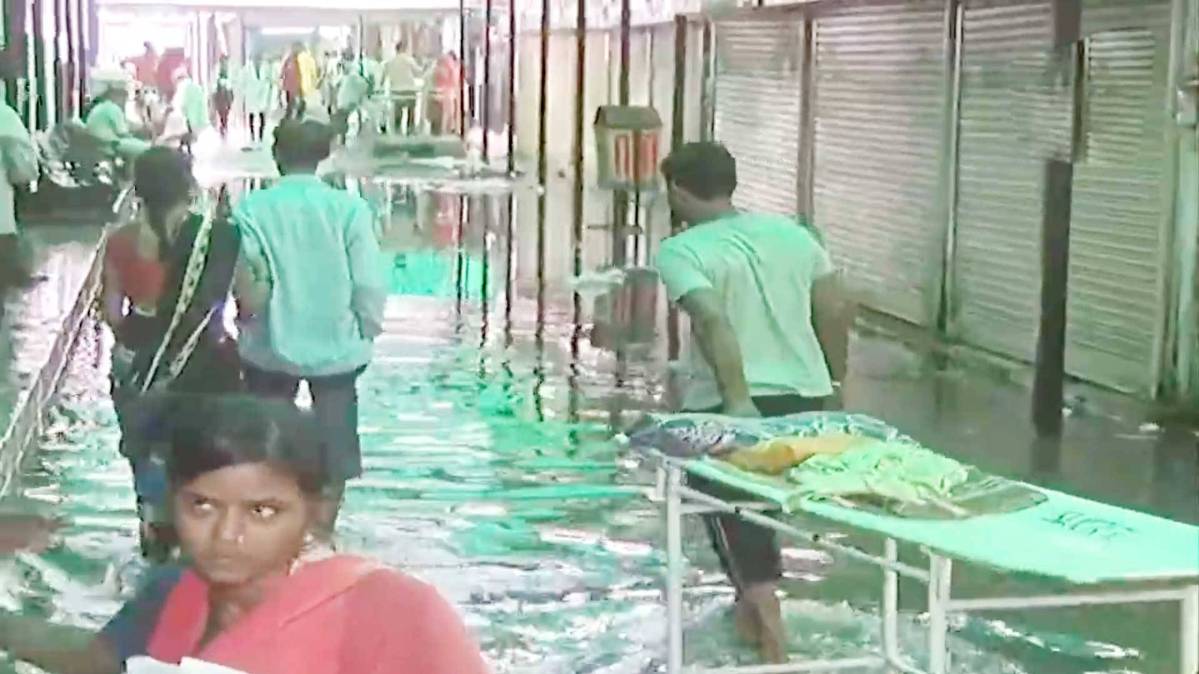 जयपुर के सवाई मानसिंह अस्पताल में भरा पानी