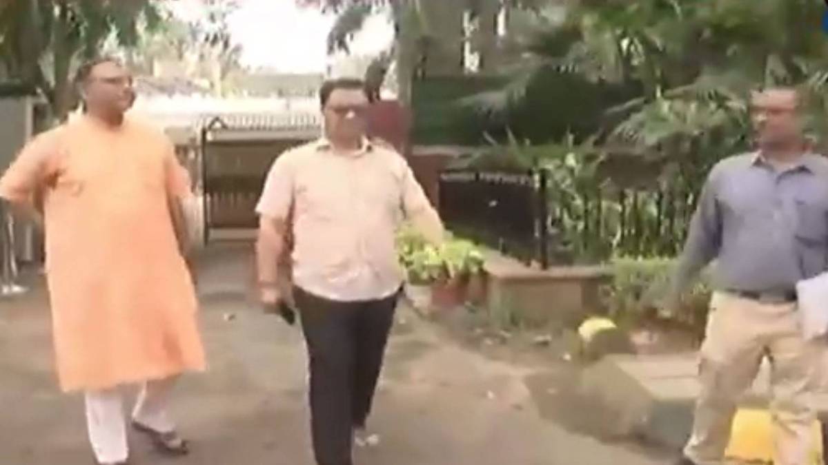 'गुरु दक्षिणा कार्यक्रम' में शामिल हुए BJP नेता