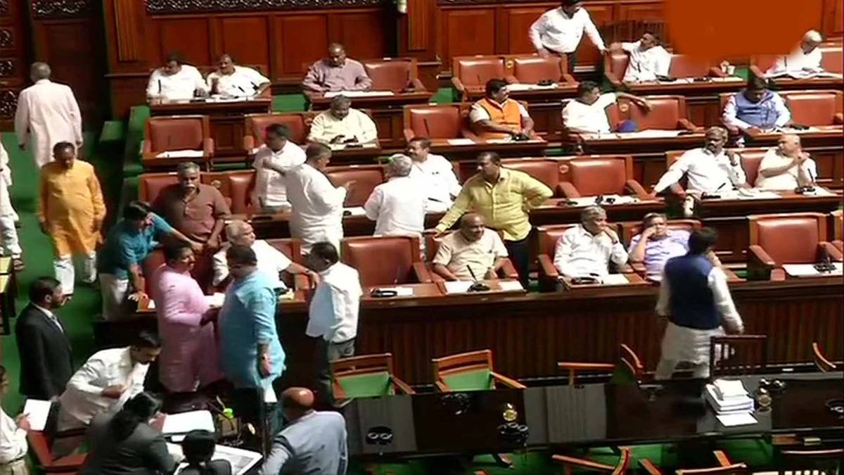 कर्नाटक विधानसभा में BJP विधायक