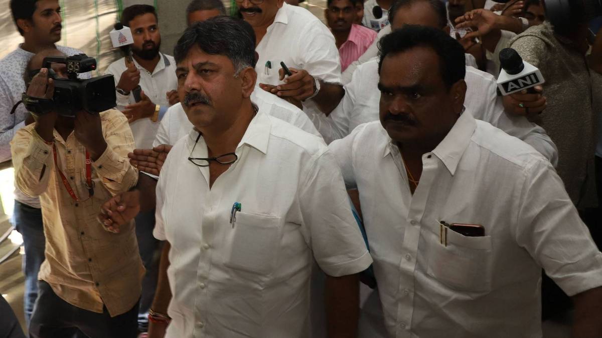 कर्नाटक में सियासी घमासान