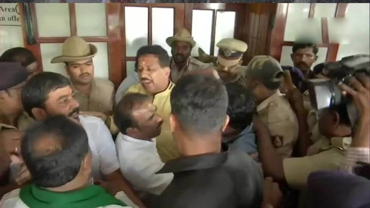 विधान सौध में   हंगामा