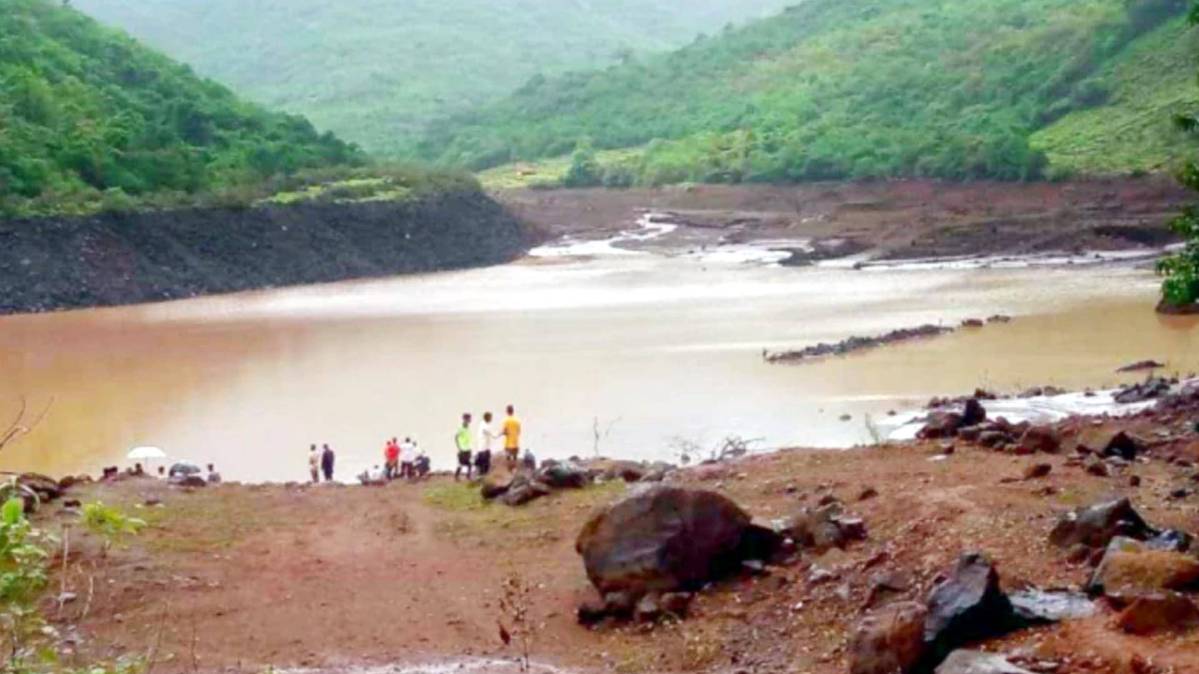 डैम टूटने के पीछे केकड़े जिम्मेदार (Photo: Gopal Harne)