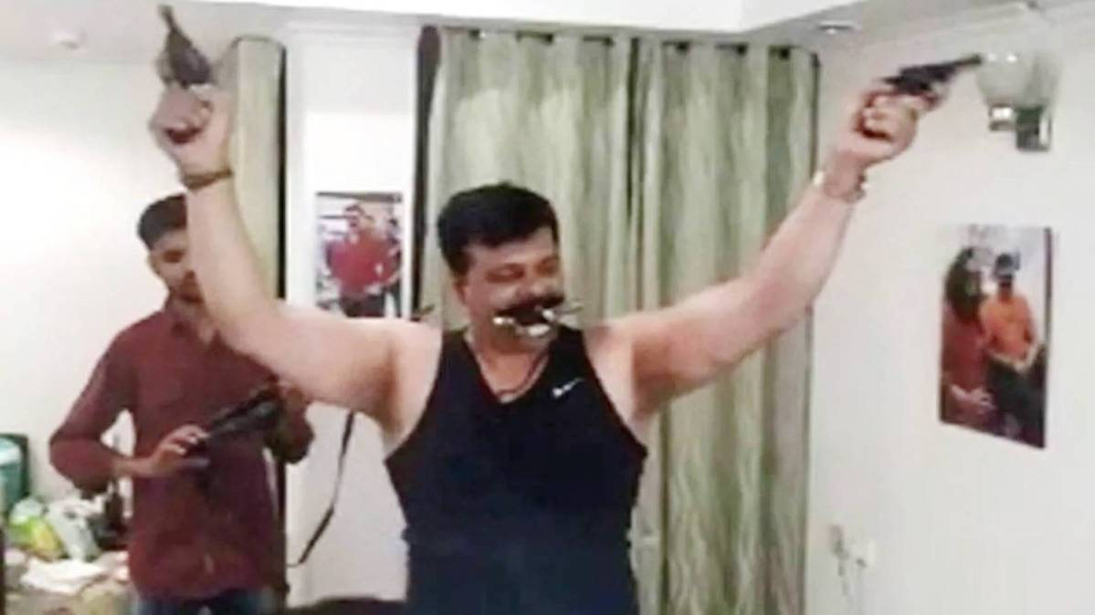 विधायक कुंवर सिंह के वायरल वीडियो का स्क्रीनशॉट