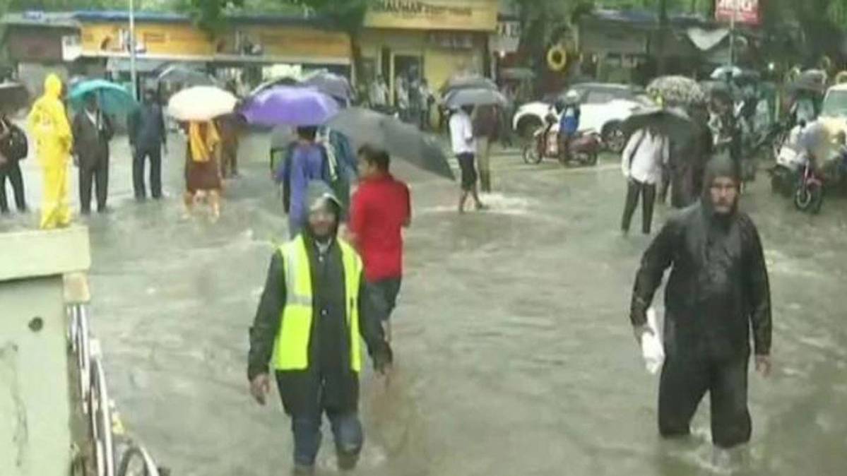 मुंबई में बारिश का रेड अलर्ट (फाइल फोटो-ANI)