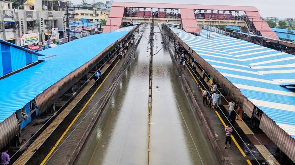 बारिश से बेहाल मुंबई(फोटो-Twitter)