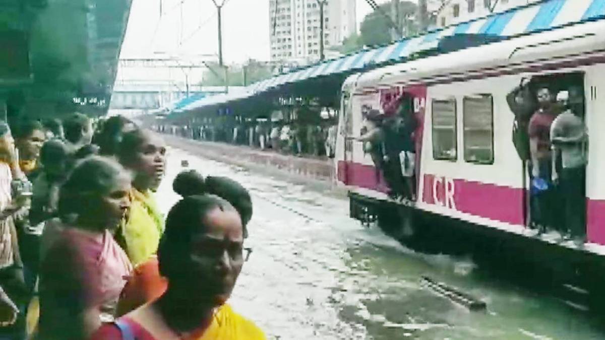 मुंबई में तेज बारिश का कहर