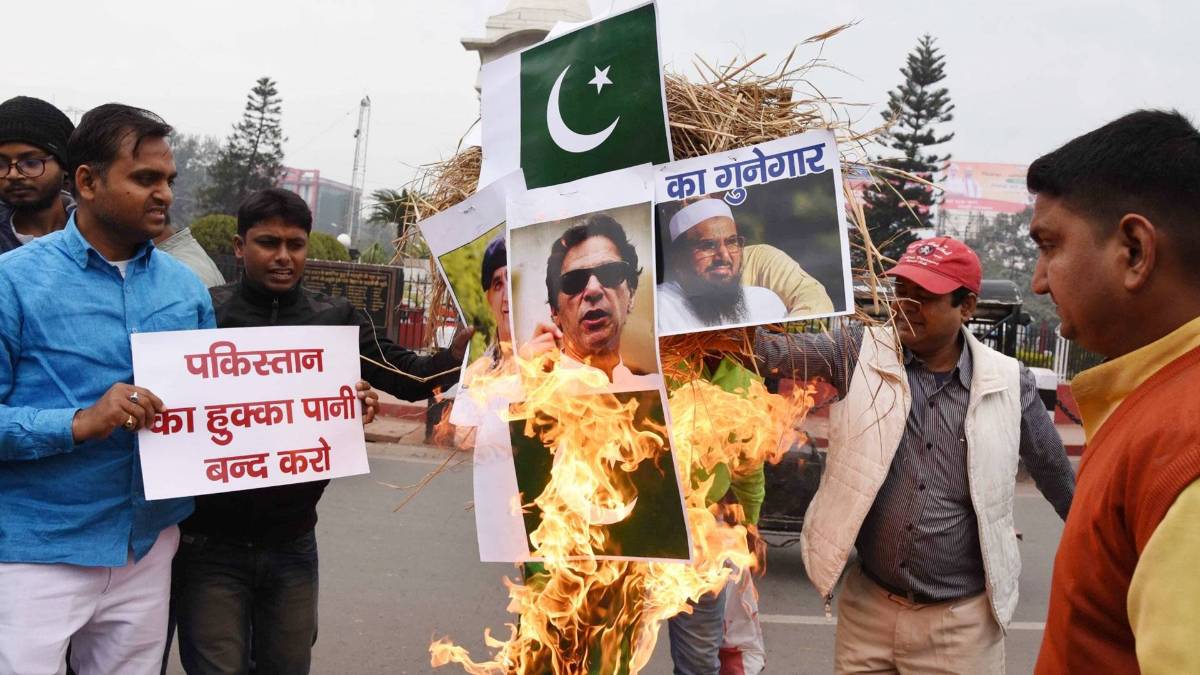 इमरान खान सरकार के खिलाफ प्रदर्शन (फाइल फोटो-IANS)