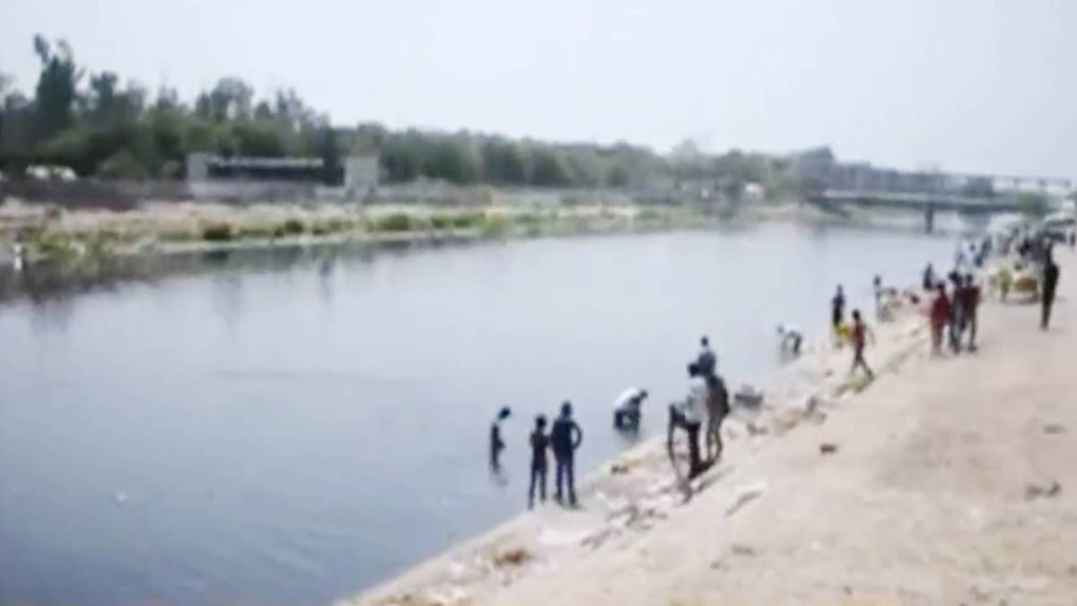 पूर्वी दिल्ली का  न्यू अशोक नगर के नाला