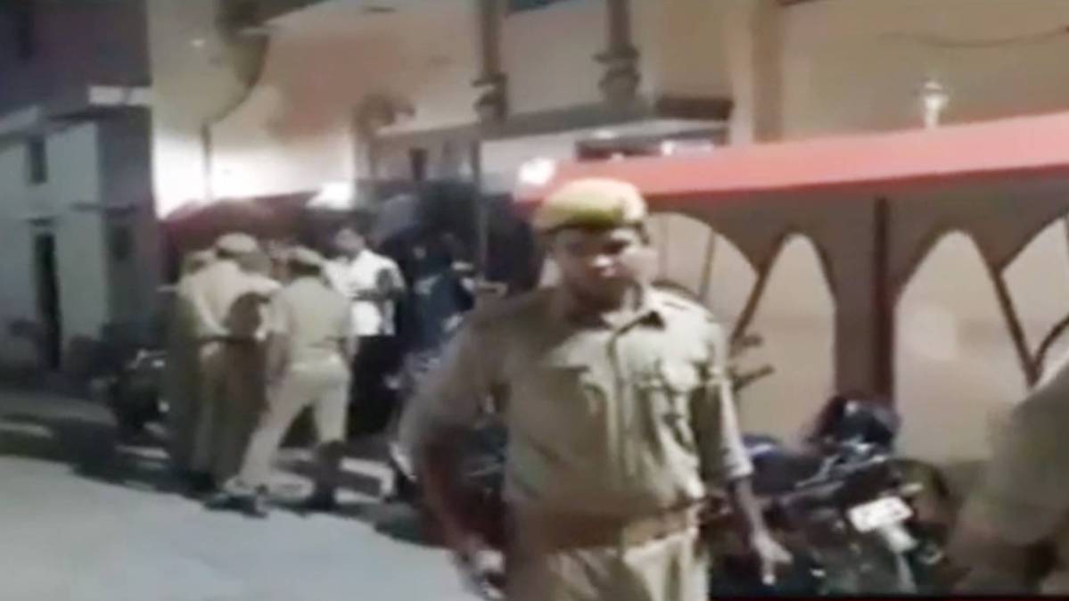 घर के बाहर कारोबारी को गोलियों से भूना