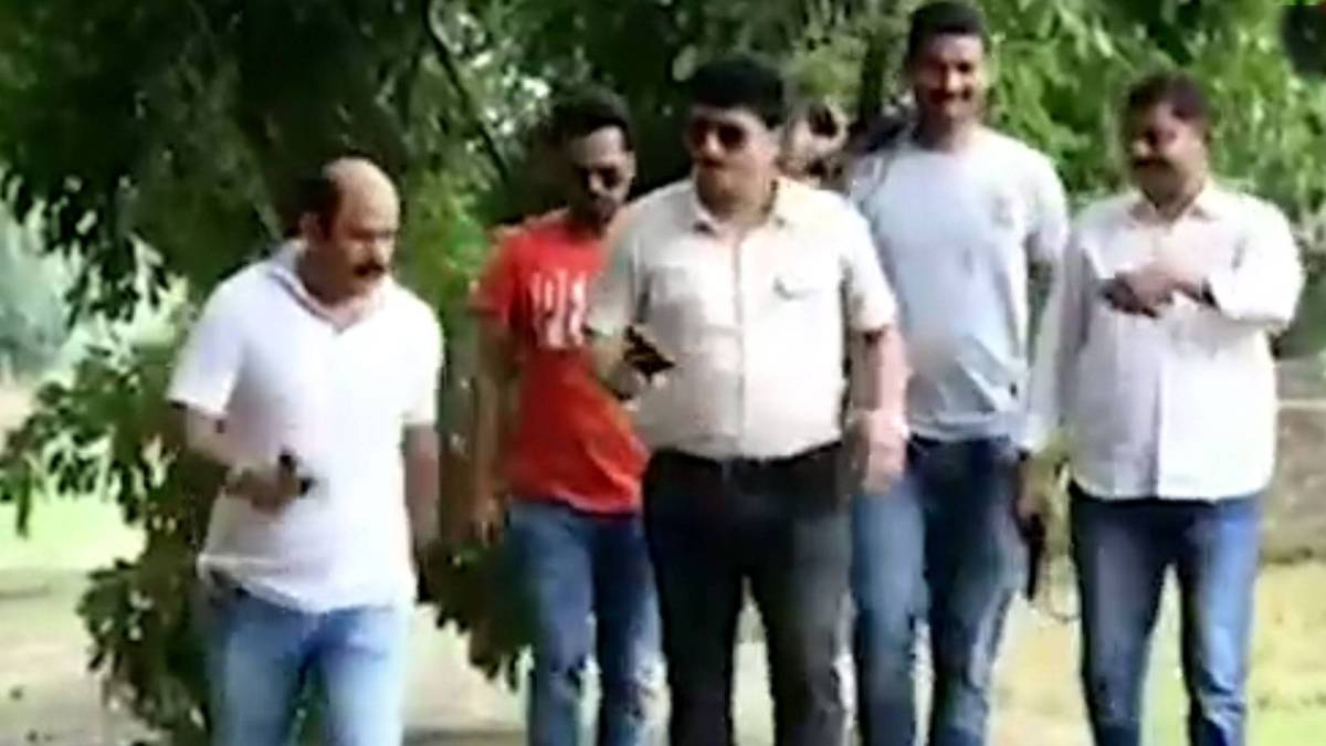 यूपी पुलिस का फिल्मी अंदाज हुआ वायरल