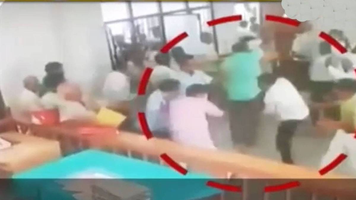 कोर्ट में मारपीट