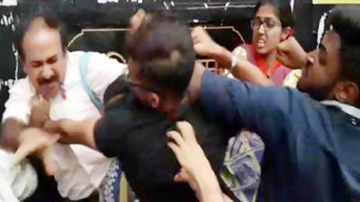 पिटाई का मामला हुगली का है