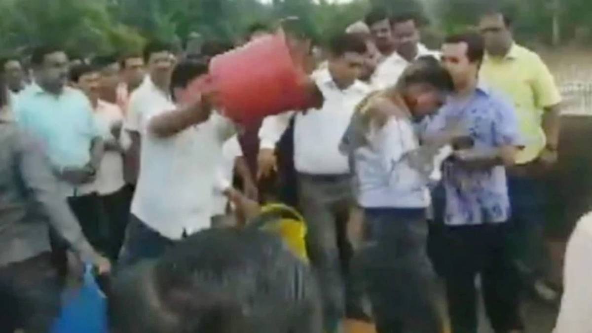 MLA नितेश राणे का  कीचड़कांड