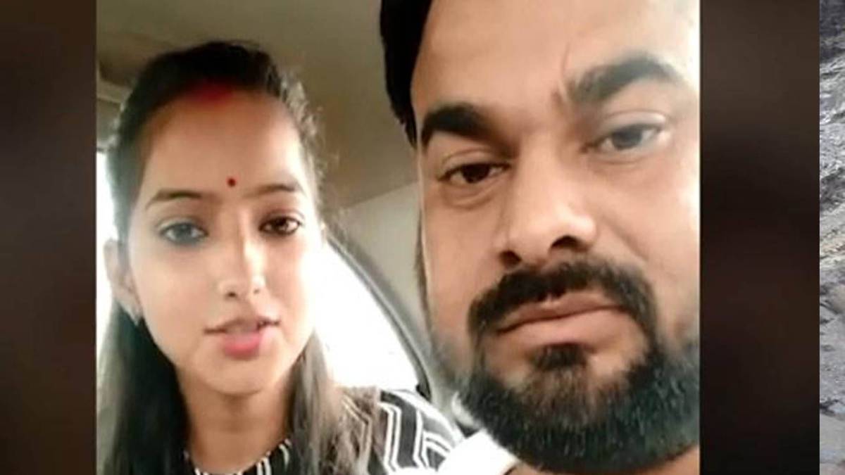 अपने पति के साथ साक्षी मिश्रा