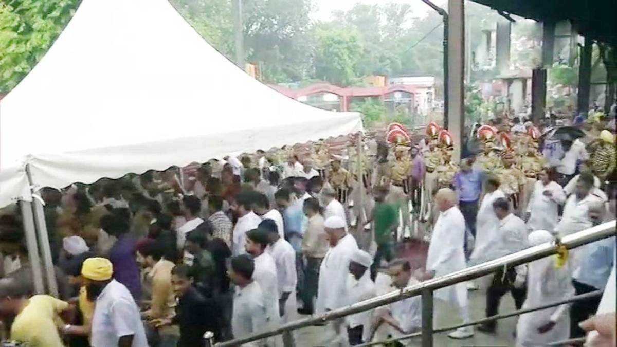 शीला दीक्षित का अंतिम संस्कार