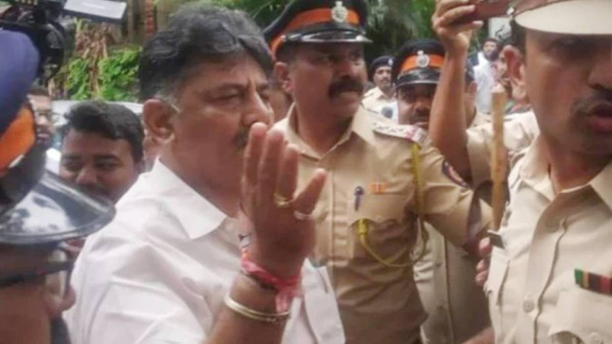 Congress crisis manager Shivakumar detained in mumbai