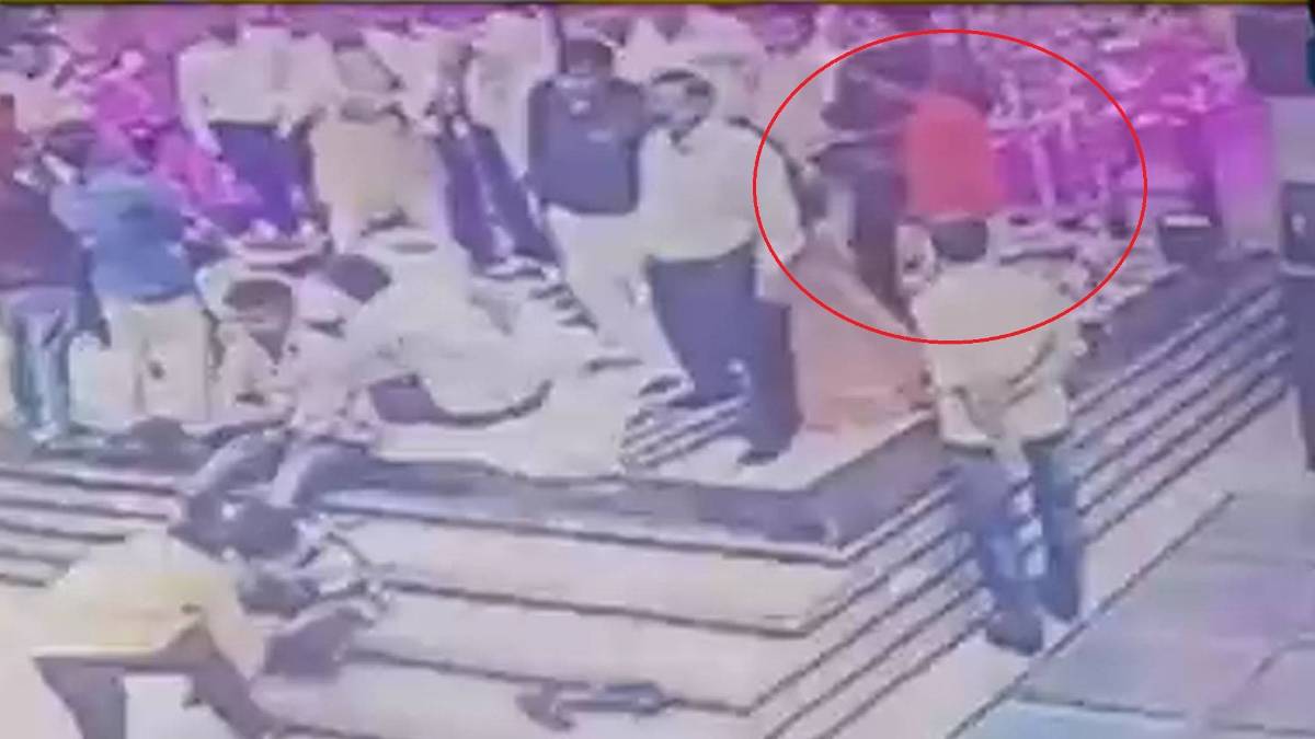 कैमरा में कैद हुई चोरी