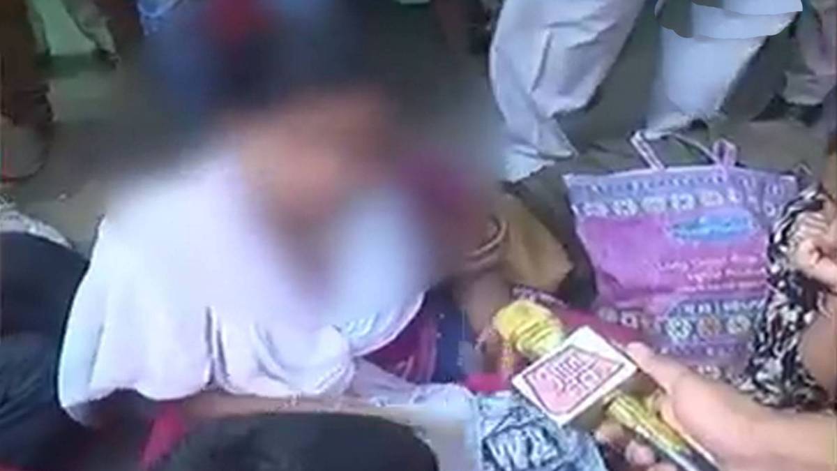 धरने पर बैठा उन्नाव रेप पीड़िता का परिवार