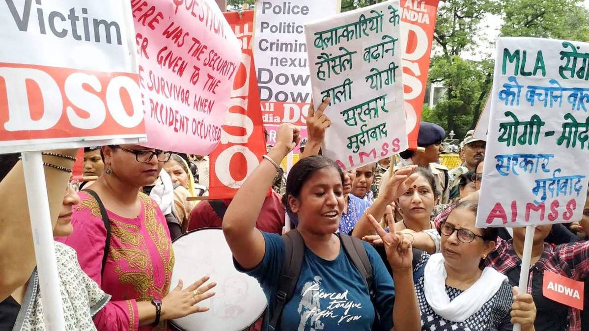 उन्नाव रेप के खिलाफ विरोध प्रदर्शन