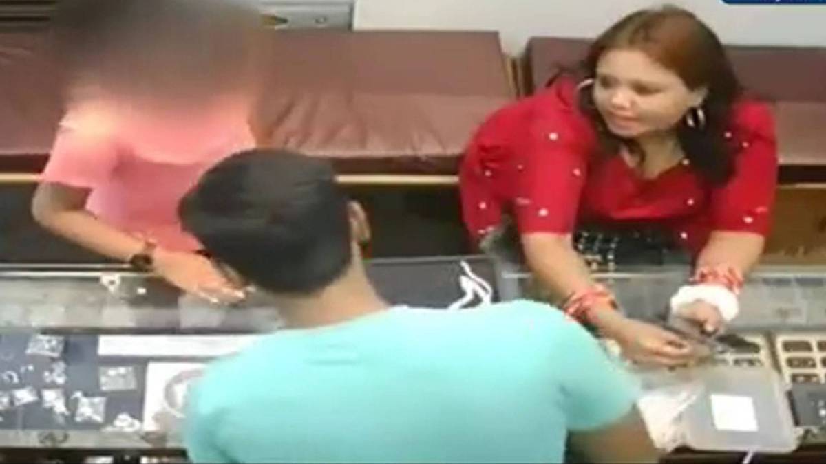 महिला चोर