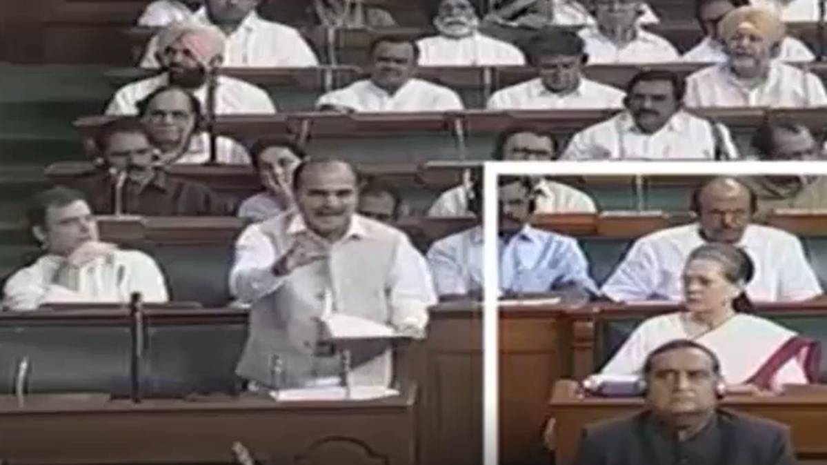 लोकसभा में अधीर रंजन चौधरी और सोनिया गांधी (फोटो टीवी ग्रैब)