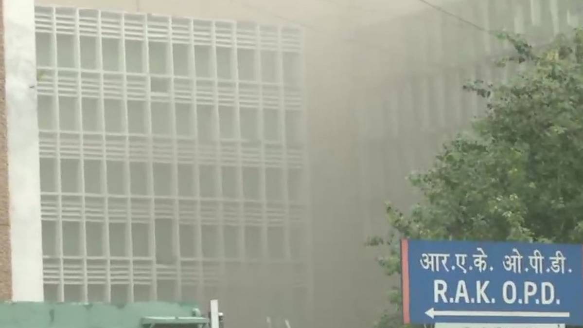 एम्स में लगी आग बुझी (PHOTO ANI)