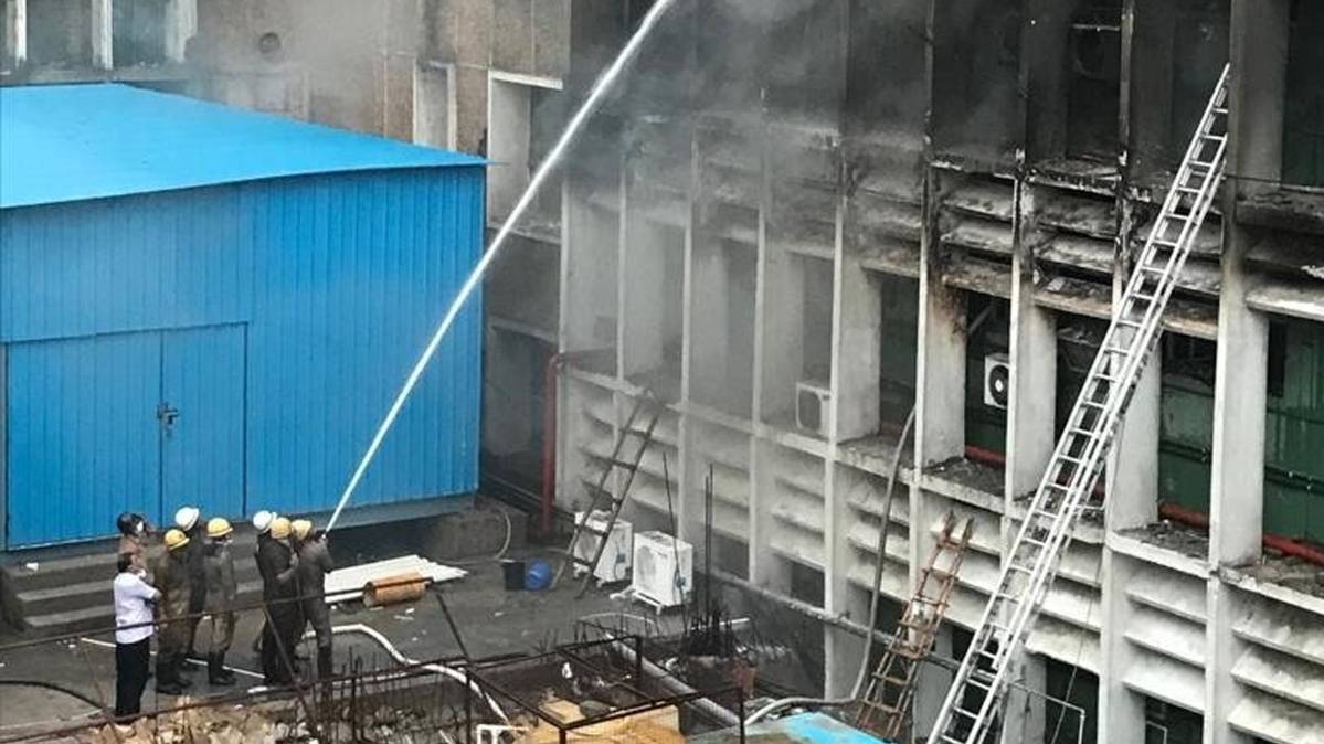 एम्स में लगी आग बुझी (PHOTO ANI)