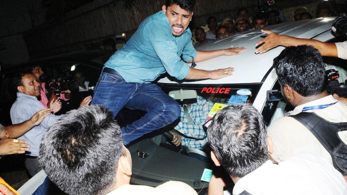 चिदंबरम के खि‍लाफ कार्रवाई का कांग्रेस कार्यकर्ता ने जताया विरोध(फोटो-IANS)