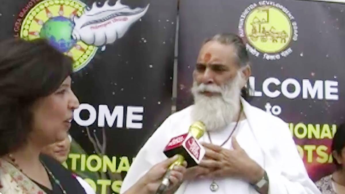 गीता मनीषी महाराज जी