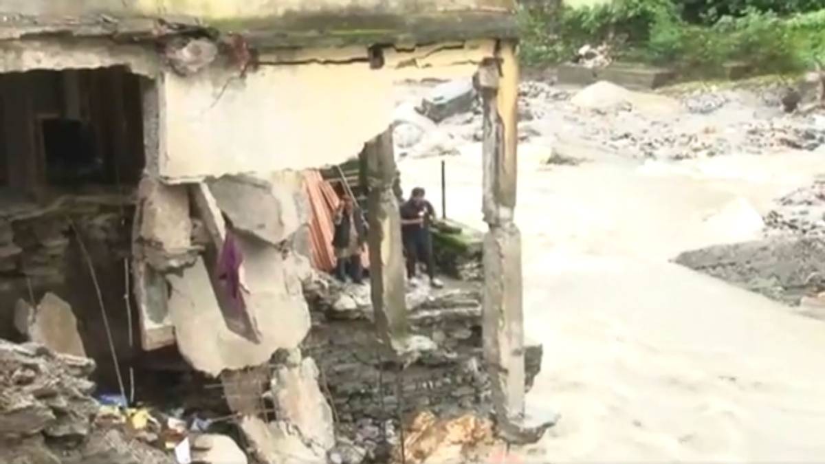 चमोली में बादल फटने से जमींदोज हुआ मकान