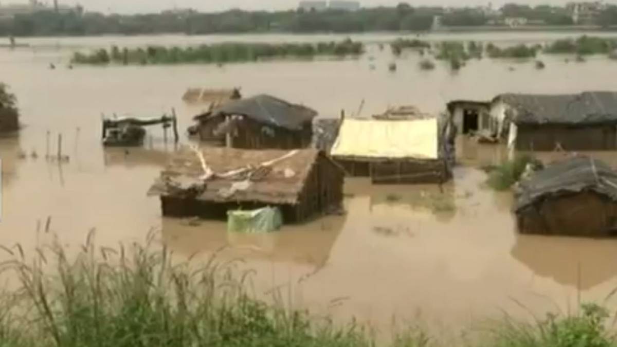 चिल्ला गांव के लोगों को चेतावनी