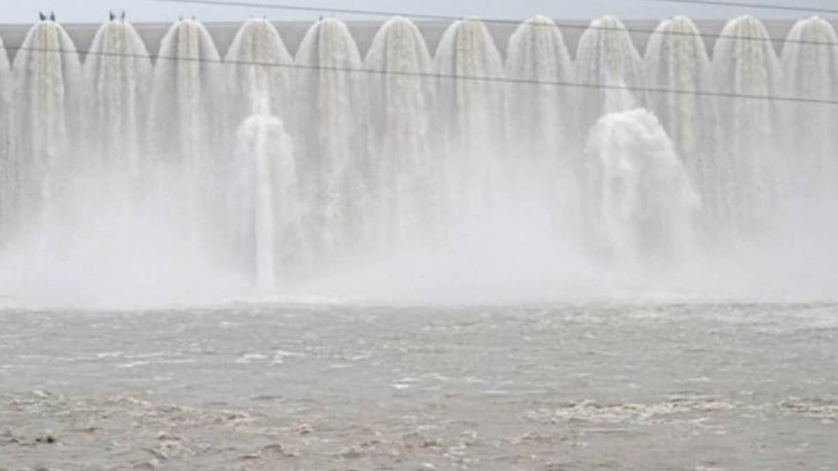 100 शहर 100 खबर