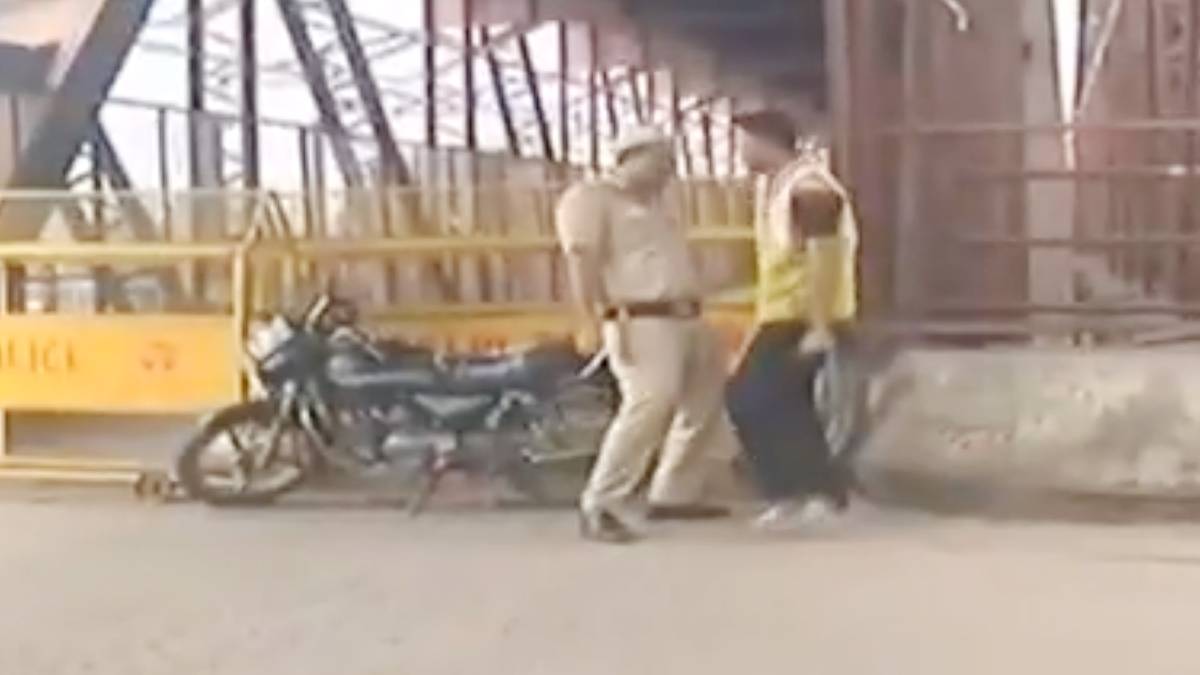 डांस करते दिल्ली पुलिस के जवान