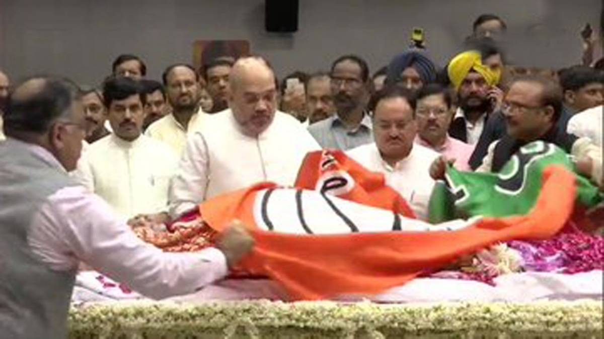 BJP के झंडे में लपेटा गया सुषमा स्वराज का पार्थिव शरीर