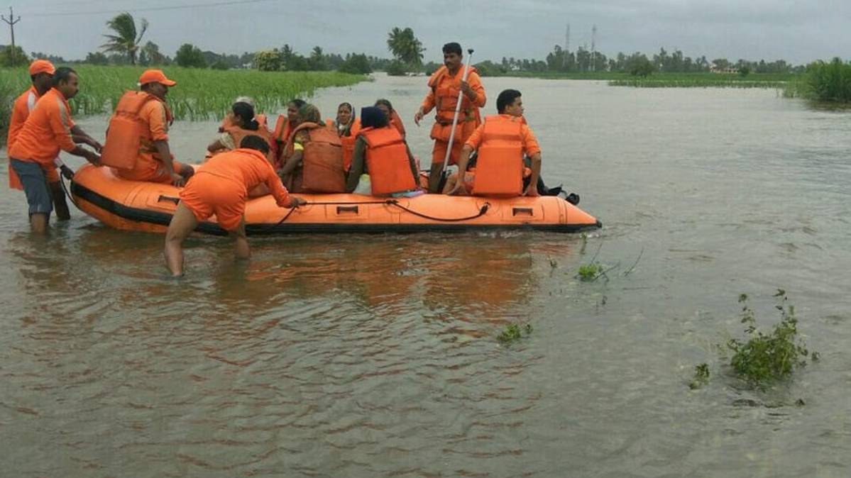 बाढ़ से हाहाकार (फोटो ANI)