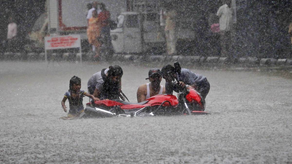 मुंबई में भरा पानी