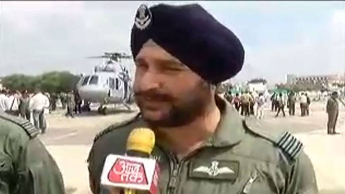 जवानों ने बचाए यात्री