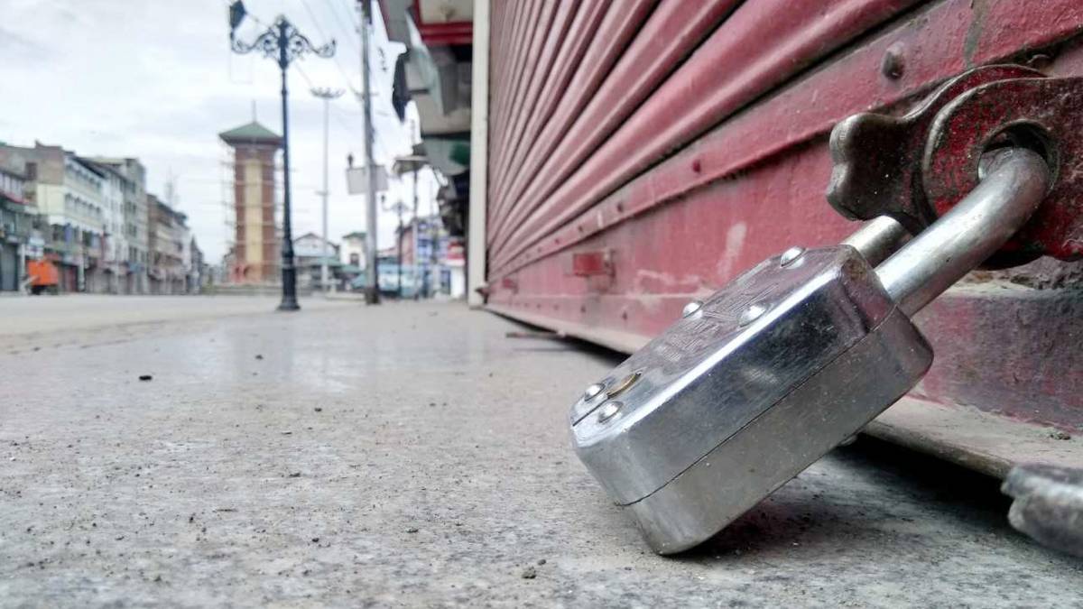 जम्मू कश्मीर से विशेष दर्जा हटाने के बाद ये पहला जुमा (फोटो: Rouf A Roshangar)