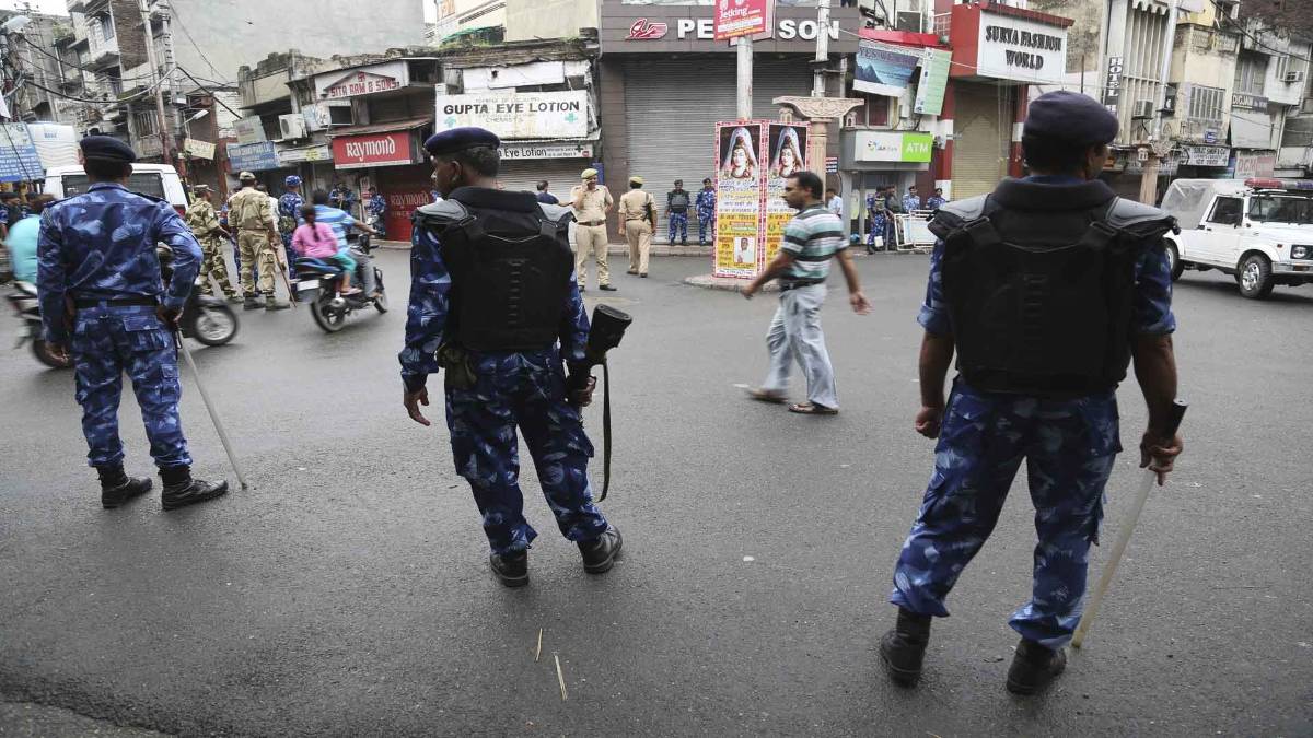 जम्मू-कश्मीर में सुरक्षाबल (फाइल फोटो- AP)