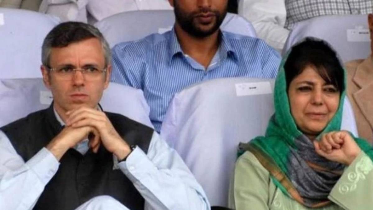 महबूबा मुफ्ती और  उमर अब्दुल्ला (फाइल फोटो)