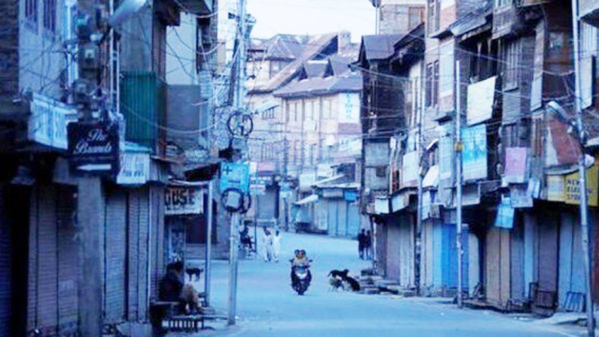 कश्मीर में हालात सामान्य होने की रफ्तार धीमी (Photo: Reuters)