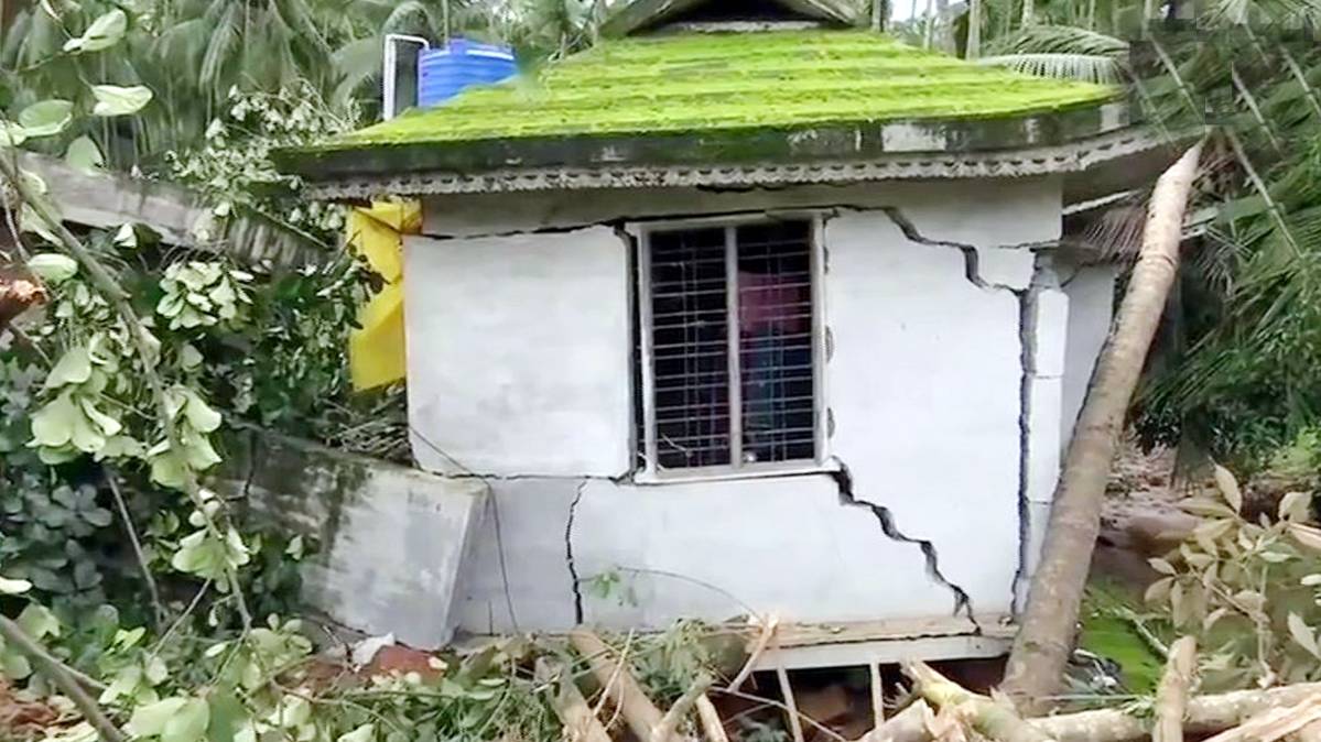 केरल में भुस्खलन (फोटो-twitter/ ANI)