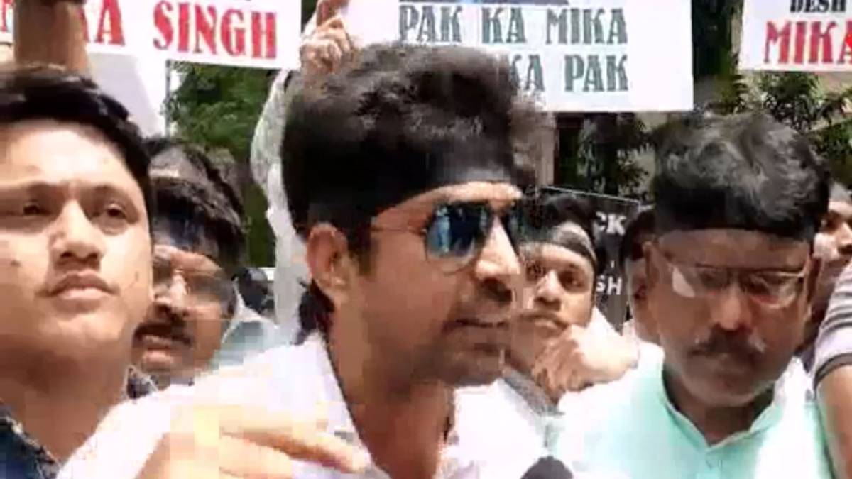 मीका सिंह पर भड़के AICWA के लोग