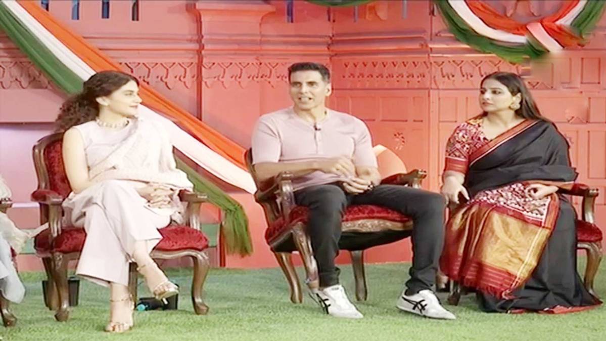 फिल्म मिशन मंगल की टीम (फोटो- आजतक)