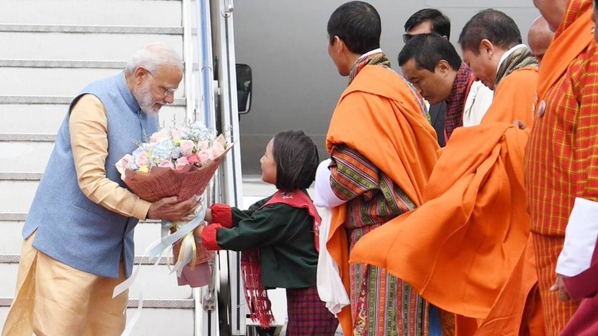 भूटान में प्रधानमंत्री मोदी का स्वागत (फोटो-@narendramodi)