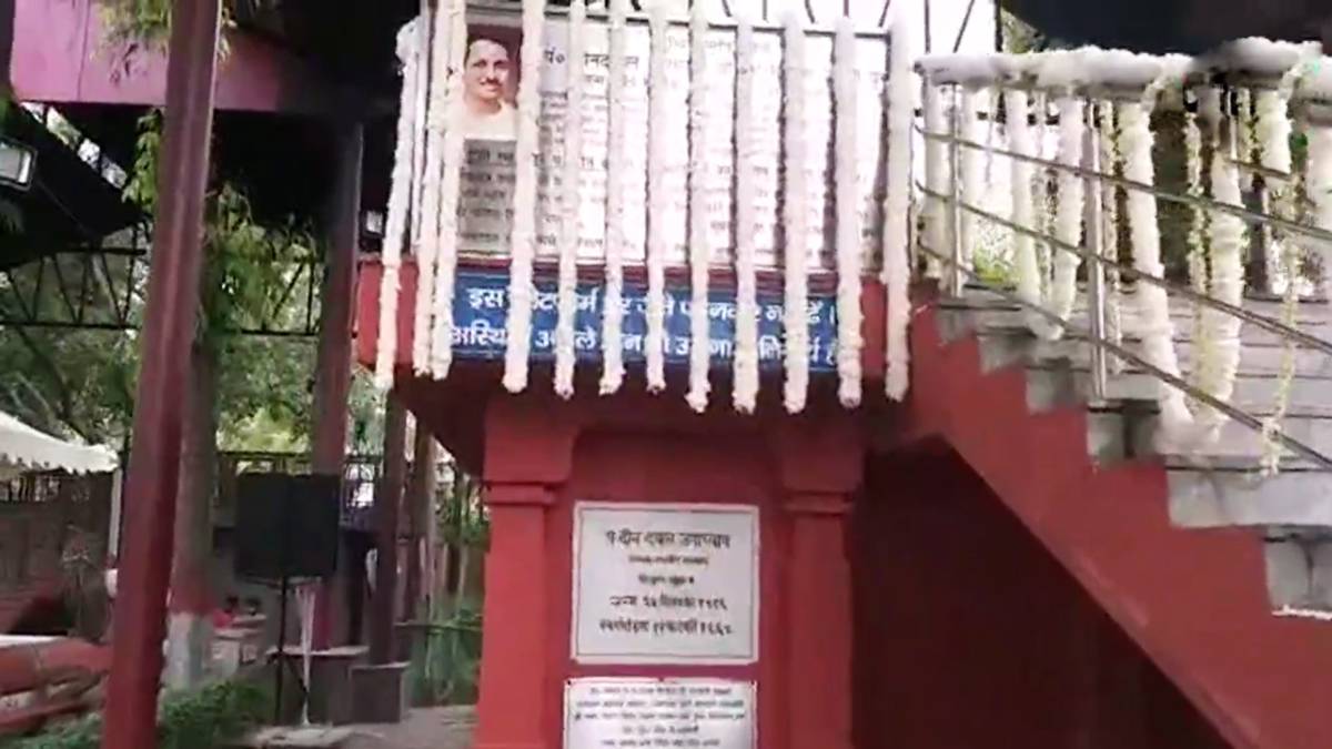 निगमबोध घाट पर अंतिम संस्कार की तैयारी