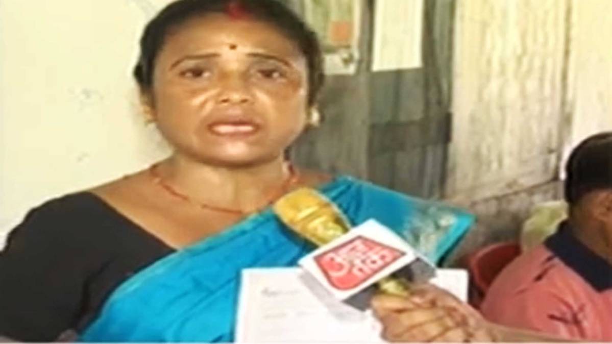 NRC लिस्ट के खिलाफ गुस्सा जाहिर करती महिला