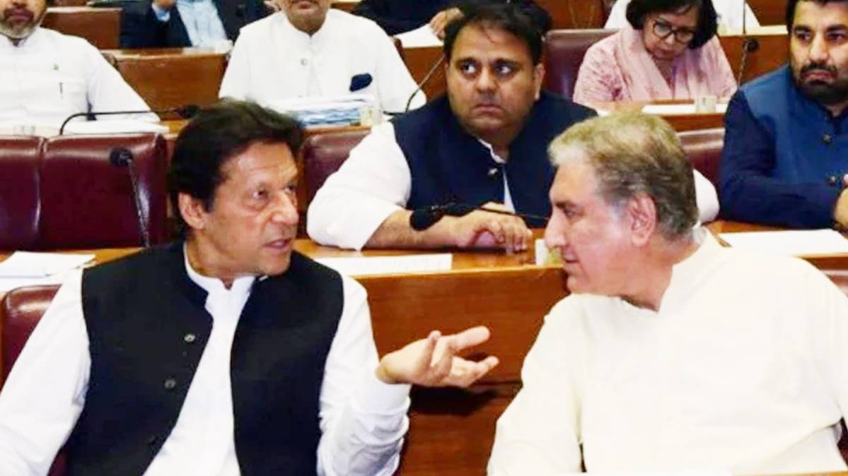 पाक पीएम इमरान खान और शाह महमूद कुरैशी(Photo: Twitter/@PTIOfficial)