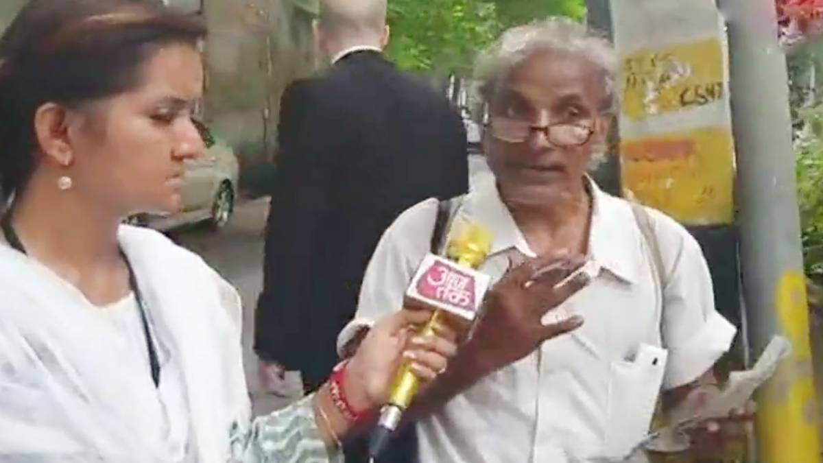 जेटली निवास के बाहर लेखक ने सुनाई कविता