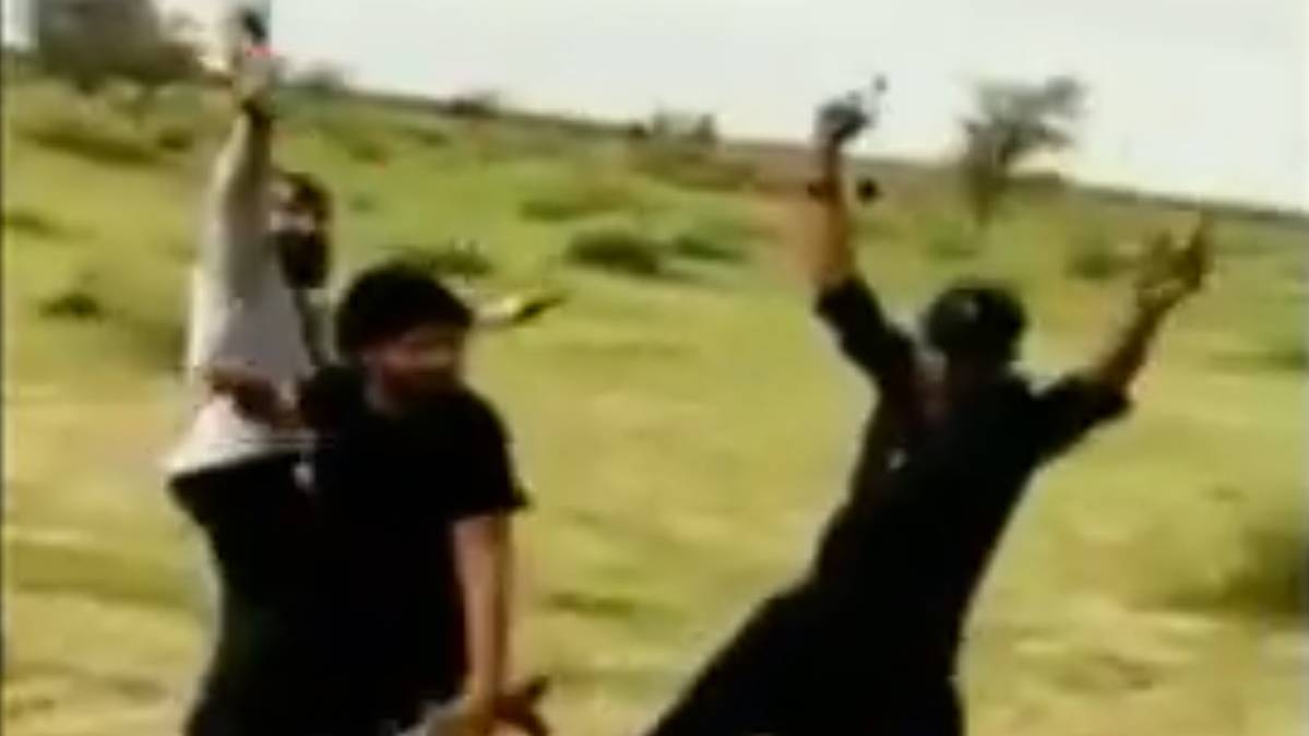 बदमाशों ने वारदात के बाद बनाया वीडियो (फोटो ग्रैब)